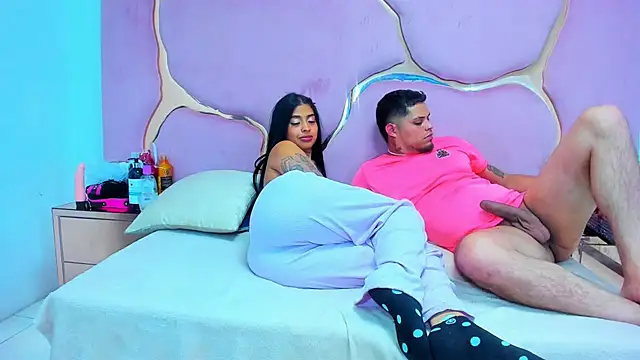 Snapshot of MelissaAndZeuss chatting on 12-23-24, 06:44 MelissaAndZeuss online show from 12-23-24, 06:44