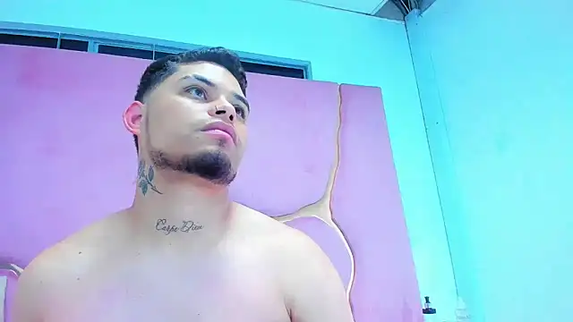 Snapshot of MelissaAndZeuss chatting on 01-17-25, 08:24 MelissaAndZeuss online show from 01-17-25, 08:24