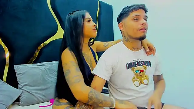 Snapshot of MelissaAndZeuss chatting on 02-22-25, 04:18 MelissaAndZeuss online show from 02-22-25, 04:18