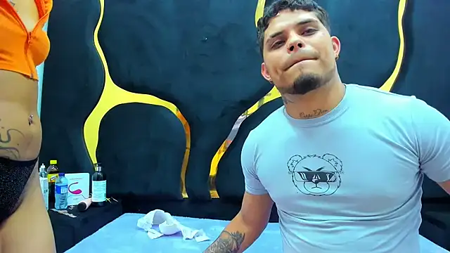 Snapshot of MelissaAndZeuss chatting on 02-25-25, 04:03 MelissaAndZeuss online show from 02-25-25, 04:03