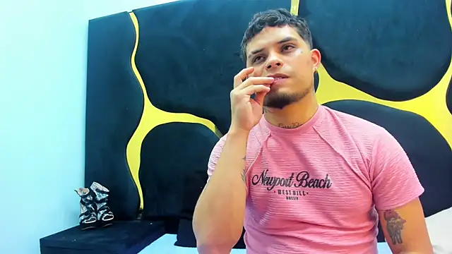 Snapshot of MelissaAndZeuss chatting on 02-26-25, 04:47 MelissaAndZeuss online show from 02-26-25, 04:47