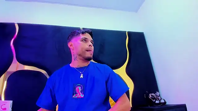 Snapshot of MelissaAndZeuss chatting on 09-13-25, 04:34 MelissaAndZeuss online show from 09-13-25, 04:34