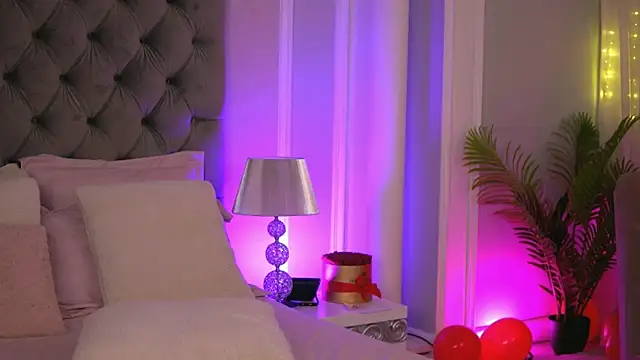 YasmineShaw online show from 03-19-25, 02:27