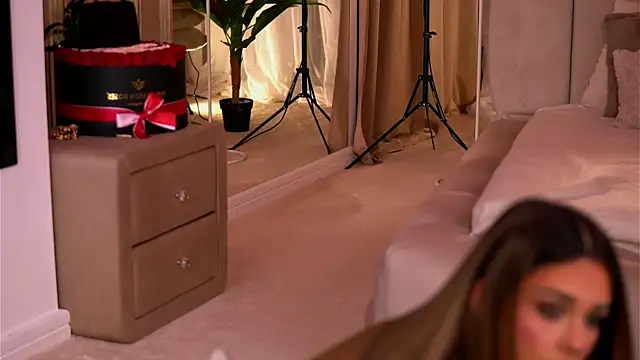 YasmineShaw online show from 12-02-25, 11:56