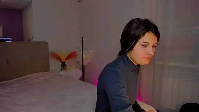 Laura Leee online show from 01-29-25, 06:33