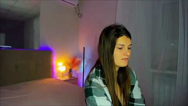 Laura Leee online show from 09-25-25, 05:33