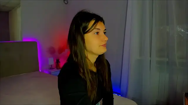 Laura Leee online show from 09-27-25, 05:23