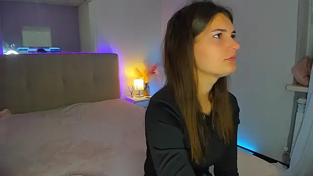 Laura Leee online show from 10-07-25, 05:26