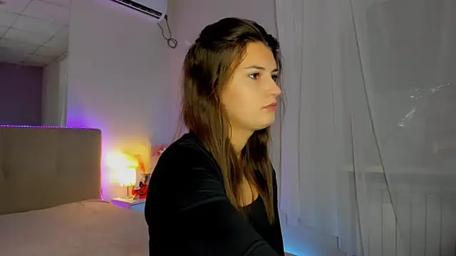 Laura Leee online show from 10-15-25, 05:18