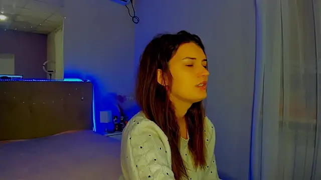 Laura Leee online show from 11-18-25, 06:18