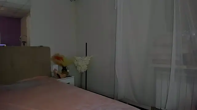 Laura Leee online show from 12-04-25, 06:12