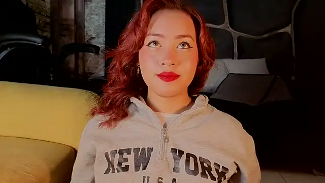 Estrella05  online show from 10-20-25, 03:51