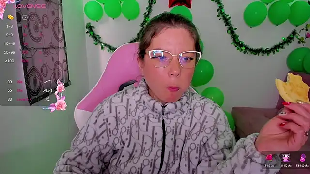 Snapshot of Susana_garcia_ chatting on 12-13-24, 10:23 Susana garcia  online show from 12-13-24, 10:23