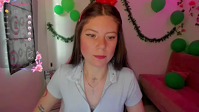 Snapshot of Susana_garcia_ chatting on 12-21-24, 10:19 Susana garcia  online show from 12-21-24, 10:19