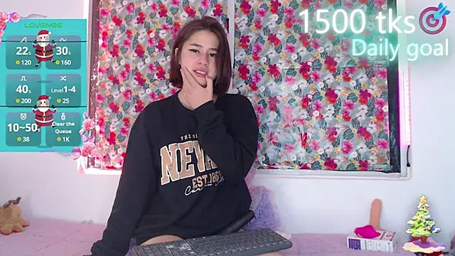 -Gwen- online show from 12-17-24, 04:01