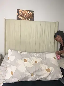 Snapshot of BhadBhad_Kitty chatting on 10-27-25, 05:33 BhadBhad Kitty online show from 10-27-25, 05:33