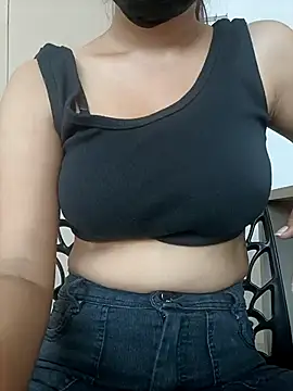 Snapshot of Riyu_05 chatting on 09-23-25, 05:54 Riyu 05 online show from 09-23-25, 05:54