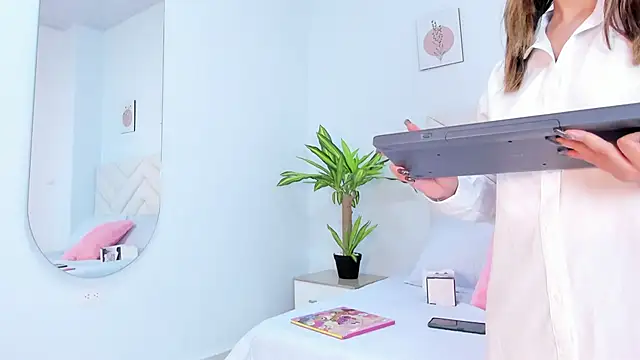 Bella reaset18 online show from 12-07-24, 07:32