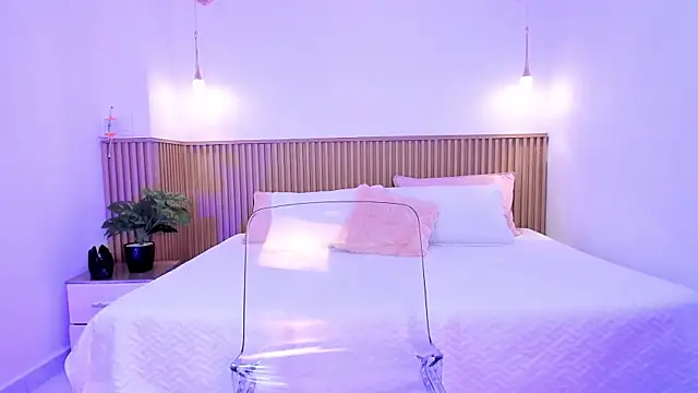 Bella reaset18 online show from 12-20-24, 09:17