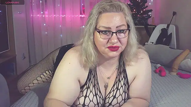 Snapshot of AngelinaGlam chatting on 12-26-24, 01:10 AngelinaGlam online show from 12-26-24, 01:10