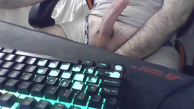 Snapshot of squiddy_69 chatting on 10-13-25, 12:43 squiddy 69 online show from 10-13-25, 12:43