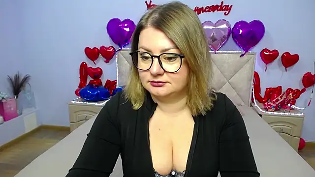 ZannaDreil online show from 02-17-25, 06:48