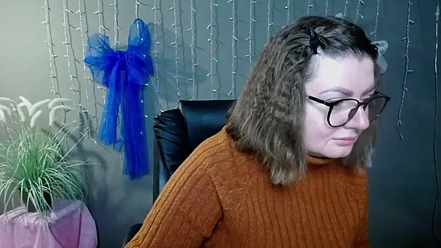 ZannaDreil online show from 11-28-25, 07:05