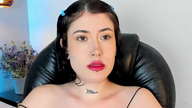 Snapshot of melody_suarez chatting on 12-19-24, 08:23 melody suarez online show from 12-19-24, 08:23