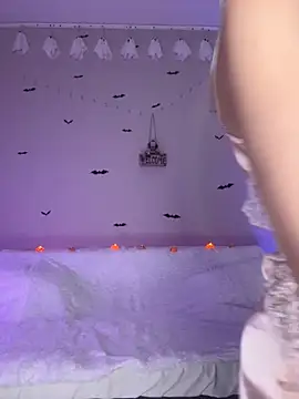 LoveLuna  online show from 10-31-25, 06:20