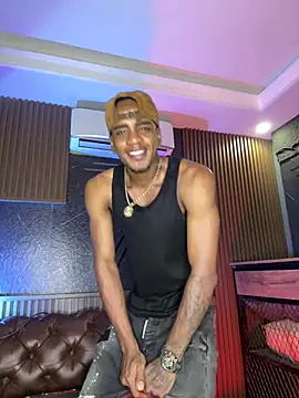 AaronCruz  online show from 02-10-26, 03:43