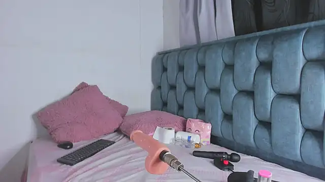 Roxy-Smith online show from 03-18-26, 11:19