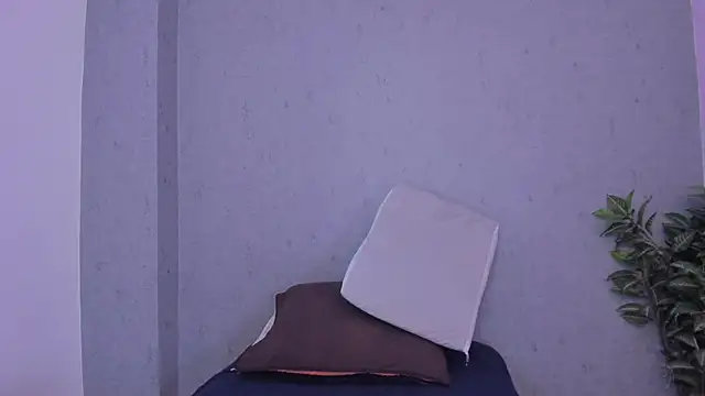 Tiffany mendez online show from 04-08-26, 12:05