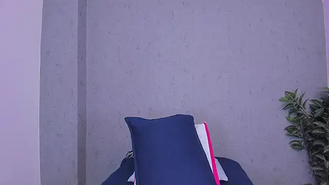 Tiffany mendez online show from 04-21-26, 12:11