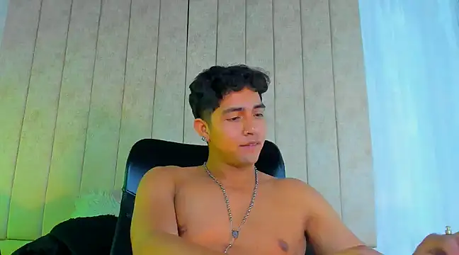 Snapshot of Muichiro_tokito1 chatting on 01-21-25, 04:10 Muichiro tokito1 online show from 01-21-25, 04:10