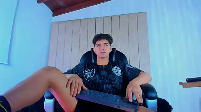 Snapshot of Muichiro_tokito1 chatting on 03-07-25, 04:13 Muichiro tokito1 online show from 03-07-25, 04:13