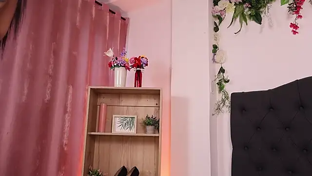 JulessCornett online show from 02-13-26, 08:27