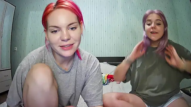 Snapshot of ChrisGirls chatting on 12-18-24, 02:17 ChrisGirls online show from 12-18-24, 02:17