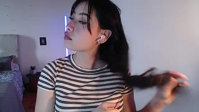 Emilyswan04 online show from 01-13-25, 06:59