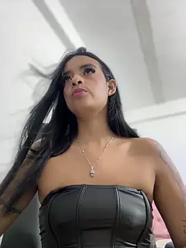 Laura fernandezII online show from 02-14-25, 02:18