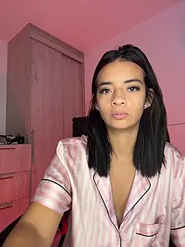 Laura fernandezII online show from 04-18-26, 12:42