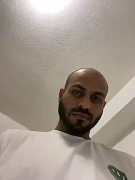 Snapshot of islandvybee55 chatting on 12-14-24, 12:55 islandvybee55 online show from 12-14-24, 12:55