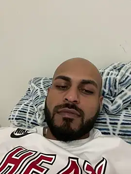 Snapshot of islandvybee55 chatting on 01-18-25, 01:29 islandvybee55 online show from 01-18-25, 01:29