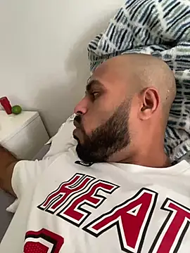 Snapshot of islandvybee55 chatting on 01-18-25, 06:32 islandvybee55 online show from 01-18-25, 06:32