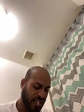 Snapshot of islandvybee55 chatting on 02-26-25, 06:04 islandvybee55 online show from 02-26-25, 06:04