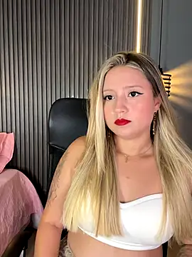 Snapshot of MiaPetit_ chatting on 09-13-25, 11:37 MiaPetit online show from 09-13-25, 11:37