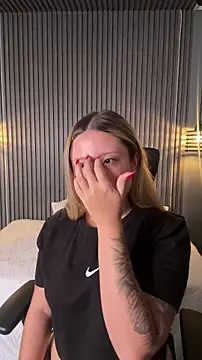 MiaPetit  online show from 12-19-25, 07:10