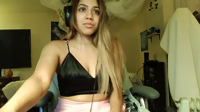 Snapshot of PolinaLoveX chatting on 12-03-24, 02:14 PolinaLoveX online show from 12-03-24, 02:14