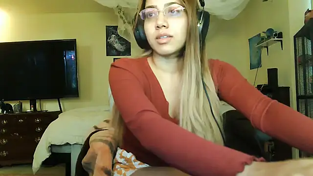 Snapshot of PolinaLoveX chatting on 12-27-24, 09:43 PolinaLoveX online show from 12-27-24, 09:43