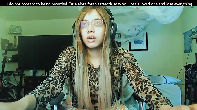 Snapshot of PolinaLoveX chatting on 02-25-25, 07:36 PolinaLoveX online show from 02-25-25, 07:36