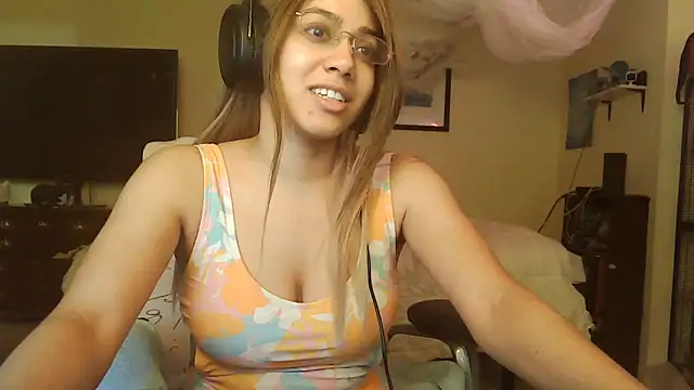 Snapshot of PolinaLoveX chatting on 03-17-25, 12:19 PolinaLoveX online show from 03-17-25, 12:19